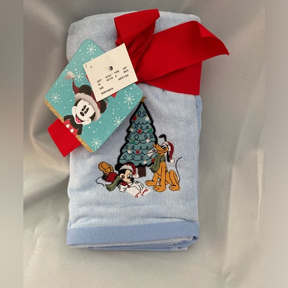 Disney Christmas Mickey 2024 - Picture 1 of 3